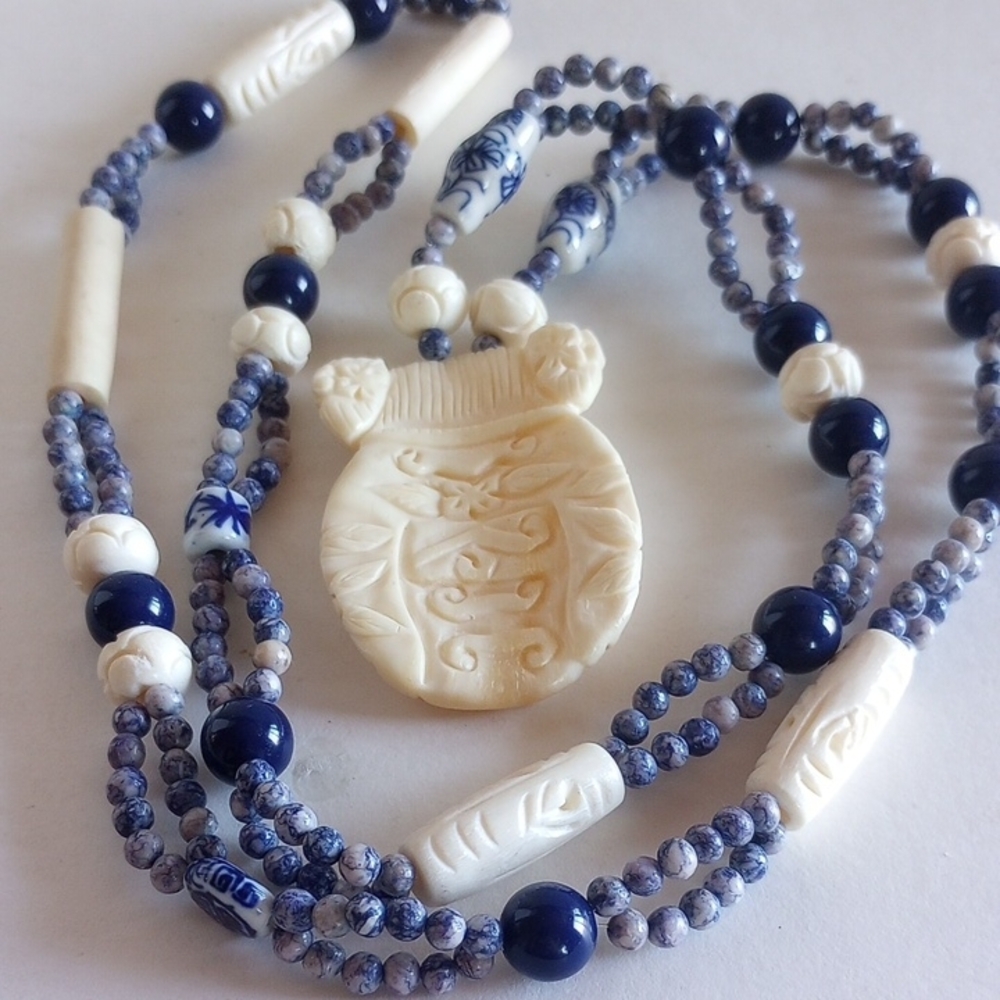 CHINESE VINTAGE NETSUKE GEISHA GIRL WITH GIFT LONGEVITY PROSPERITY NECKLACE 32" - Picture 5 of 7
